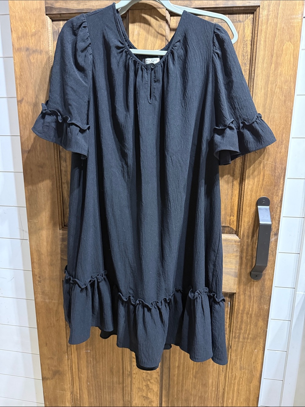 Women's Black Ruffle-Sleeve Swing Dress